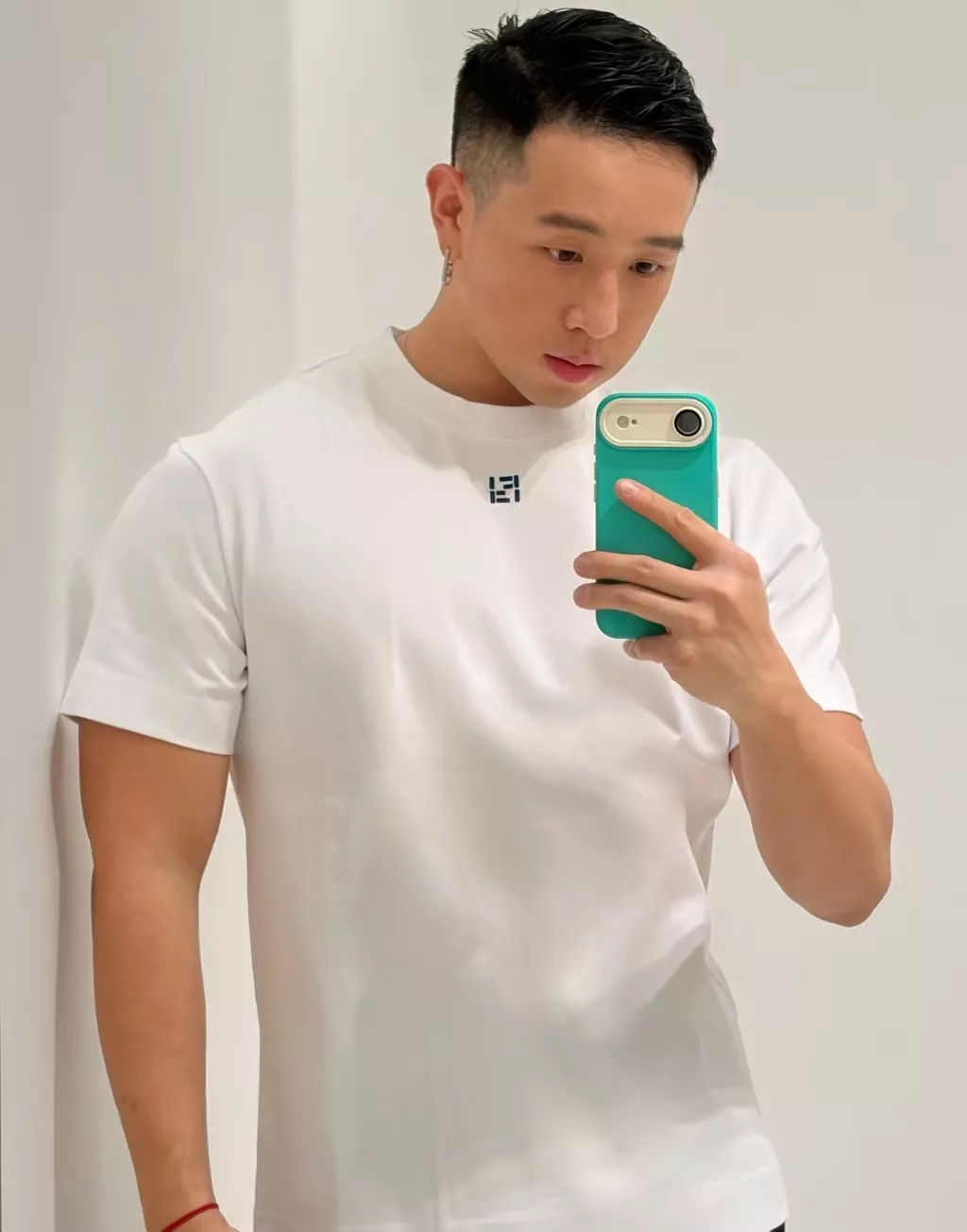 펜디 셀레리아 로고 자수 반소매 티셔츠 상세 이미지 19