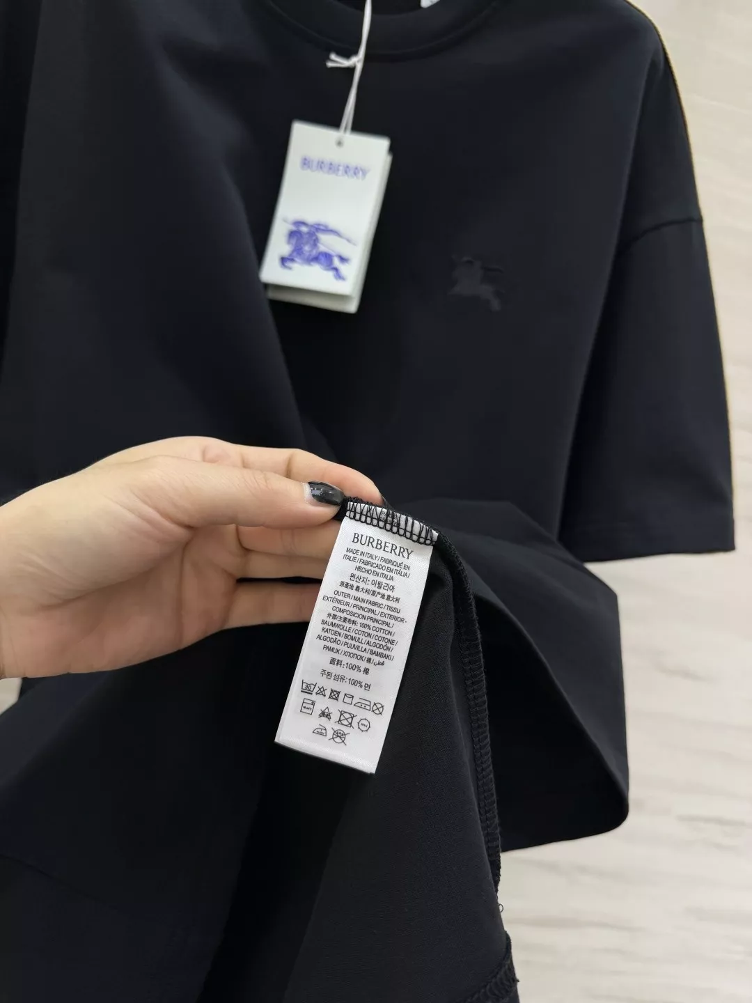 버버리 사이드 체크 테이프 전마 자수 반소매 티셔츠 상세 이미지 8