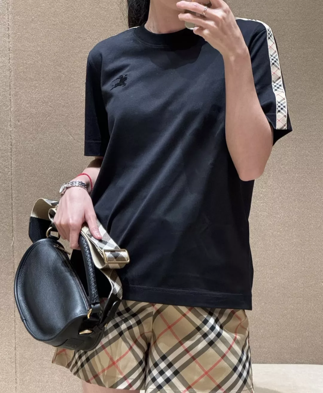 버버리 사이드 체크 테이프 전마 자수 반소매 티셔츠 상세 이미지 10