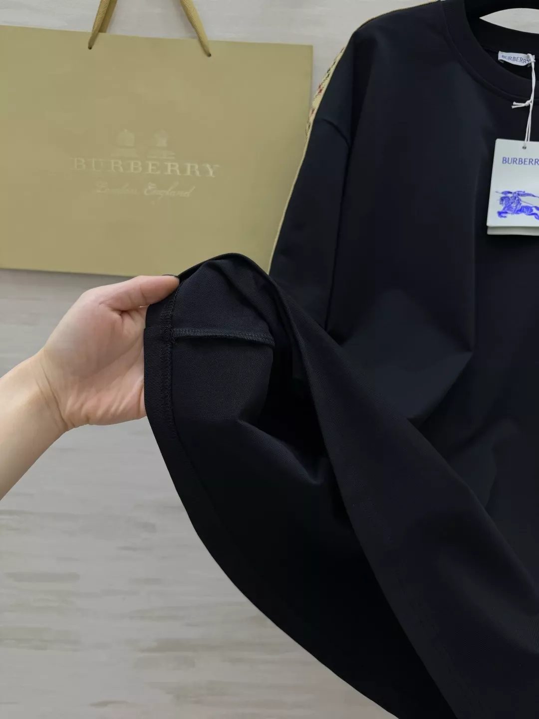 버버리 사이드 체크 테이프 전마 자수 반소매 티셔츠 상세 이미지 6
