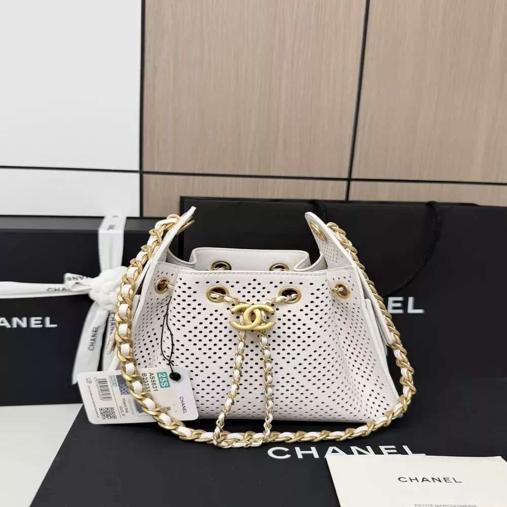 샤넬 펀칭 카프스킨 미니 호보백