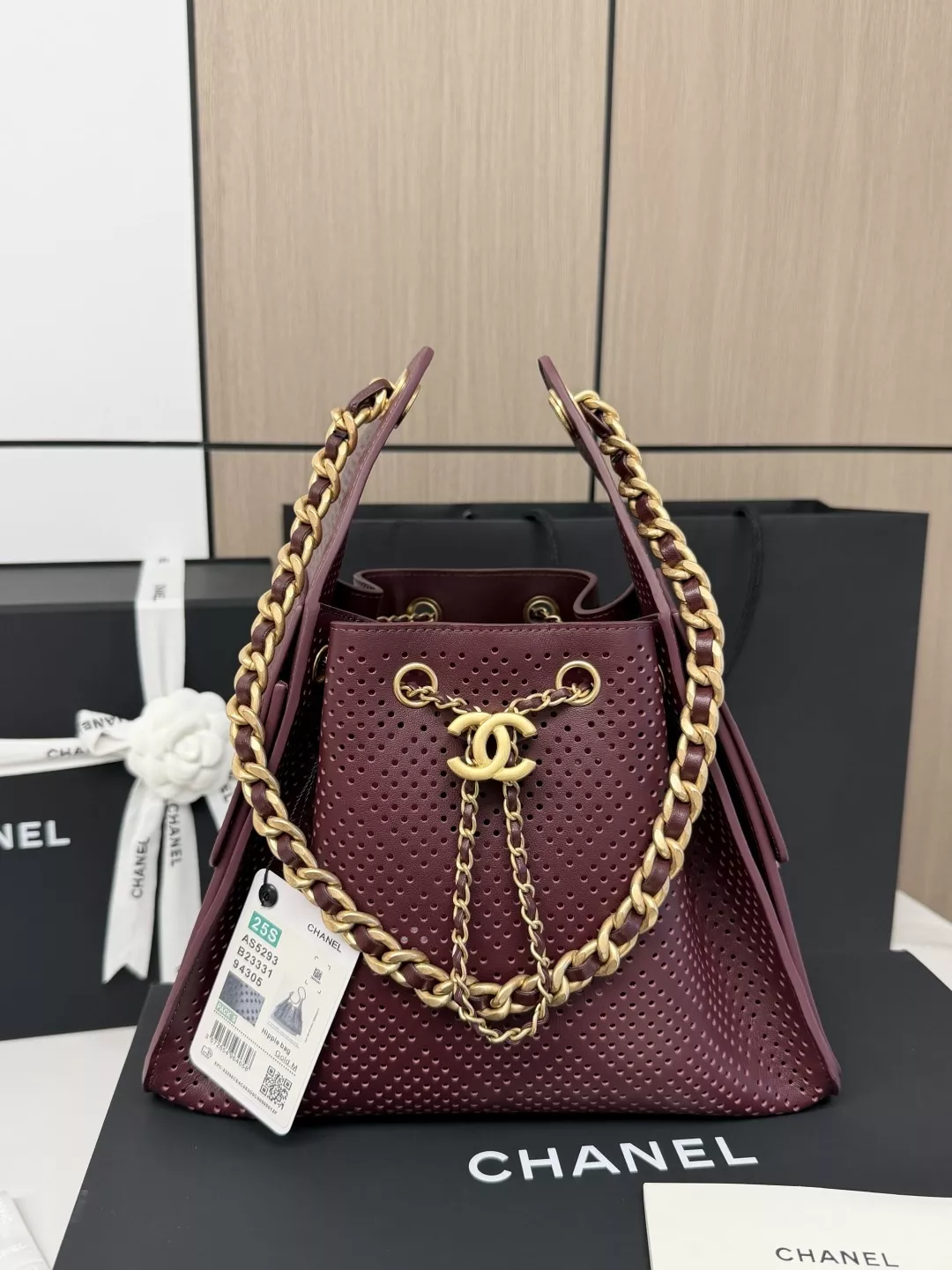 샤넬 펀칭 카프스킨 체인 호보백 상세 이미지 1