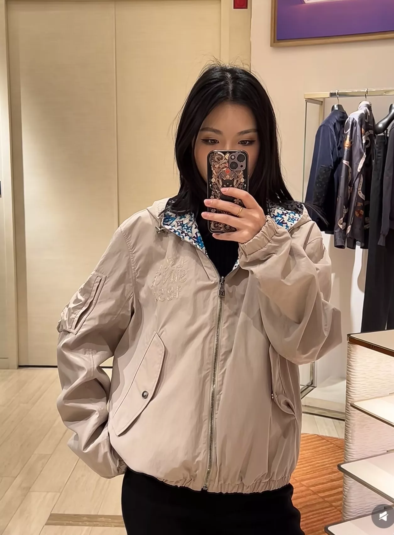 루이비통 양면 착용 모노그램 나일론 후드 재킷 상세 이미지 12