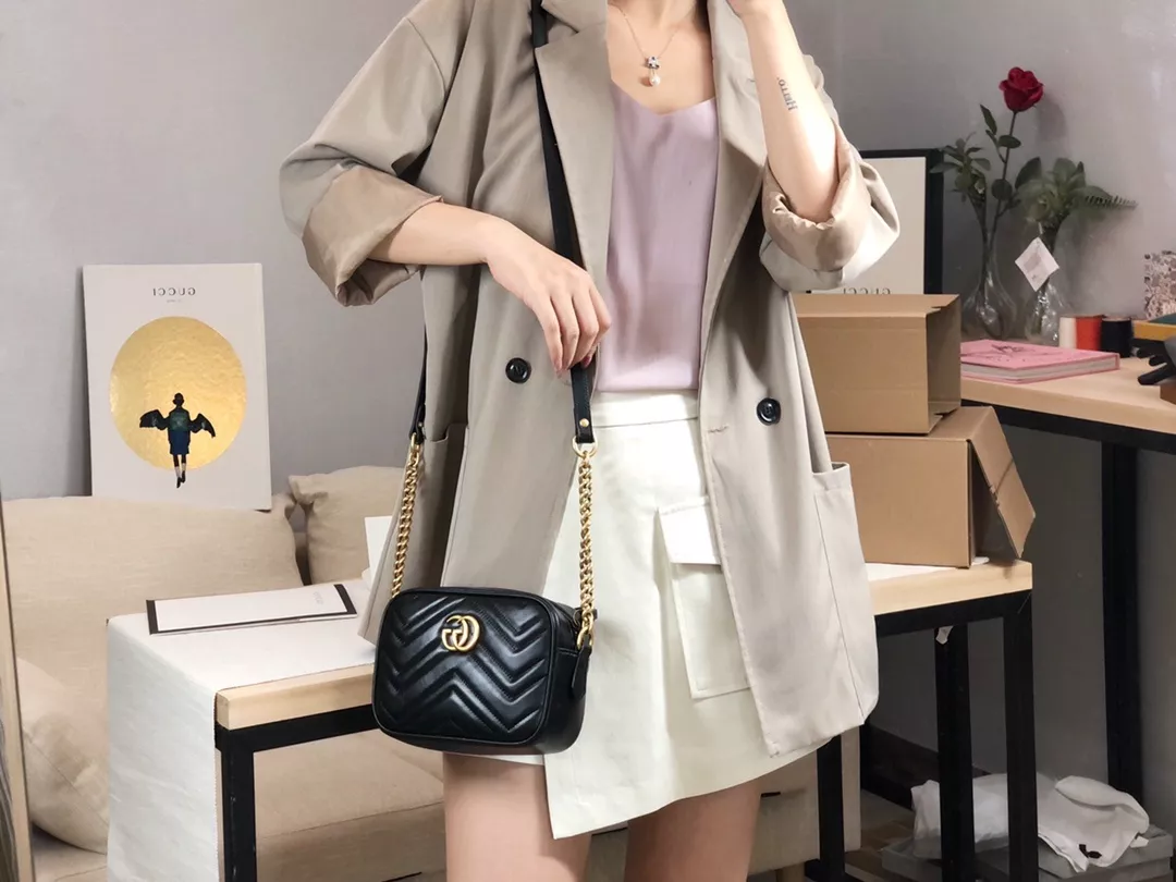 구찌 마몬트 퀼팅 체인 스트랩 카메라백 상세 이미지 46