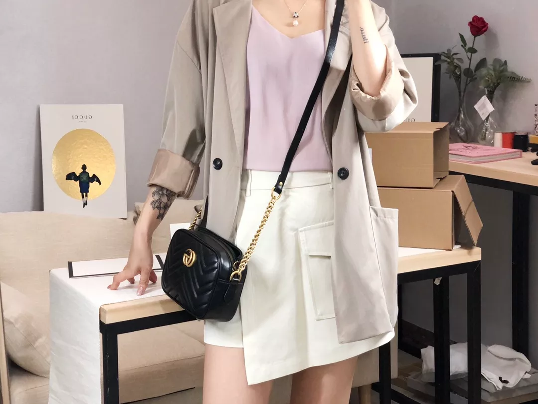 구찌 마몬트 퀼팅 체인 스트랩 카메라백 상세 이미지 42