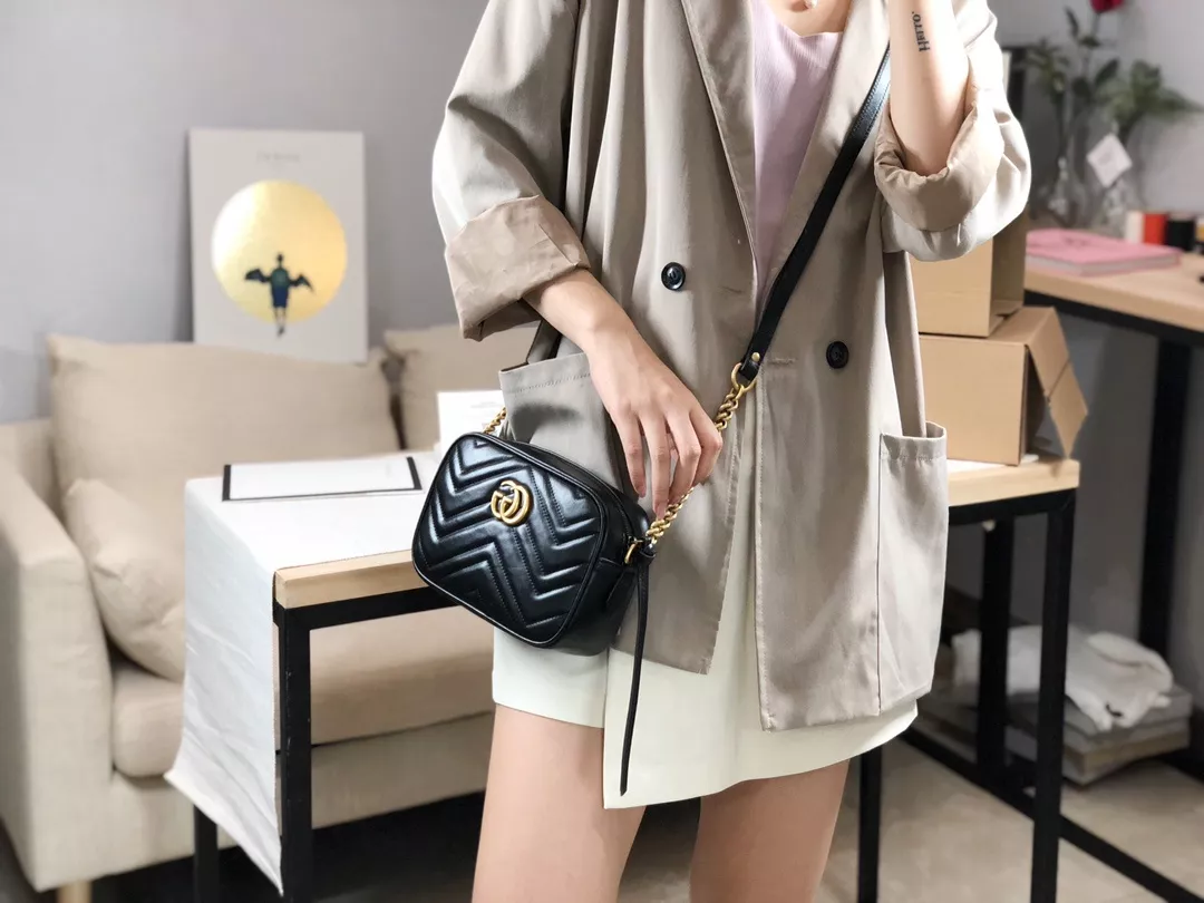 구찌 마몬트 퀼팅 체인 스트랩 카메라백 상세 이미지 40