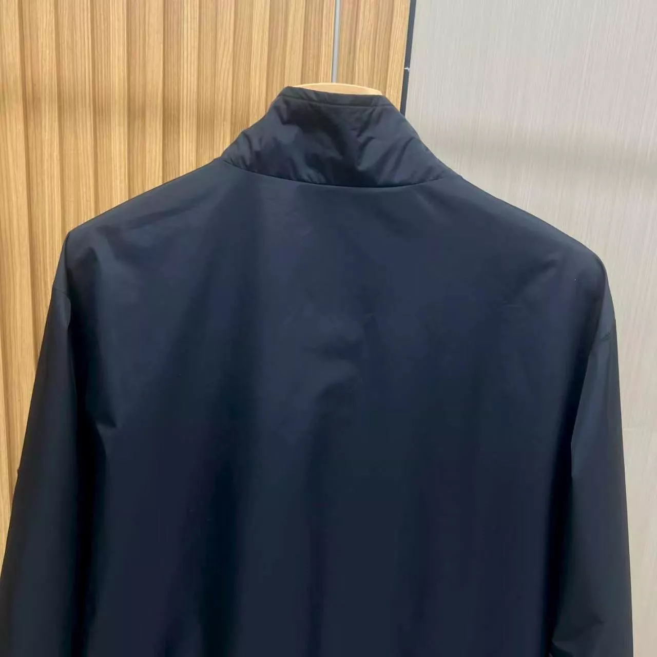 몽클레어 스탠드칼라 경량 방풍 집업 재킷 상세 이미지 8