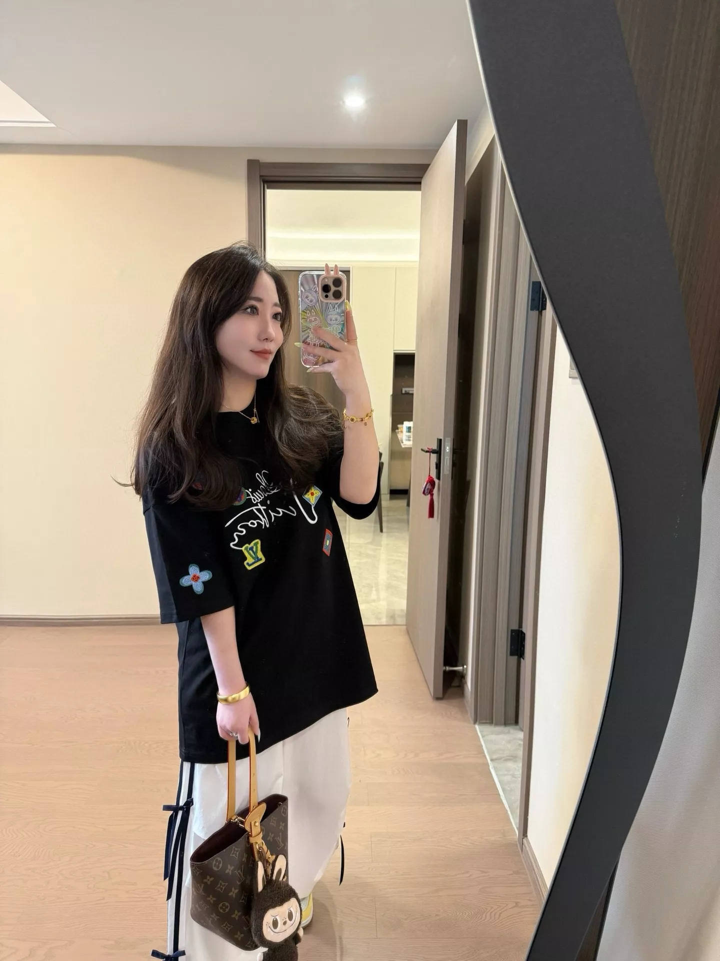 루이비통 멀티컬러 로고 자수 라운드 반소매 티셔츠 상세 이미지 14