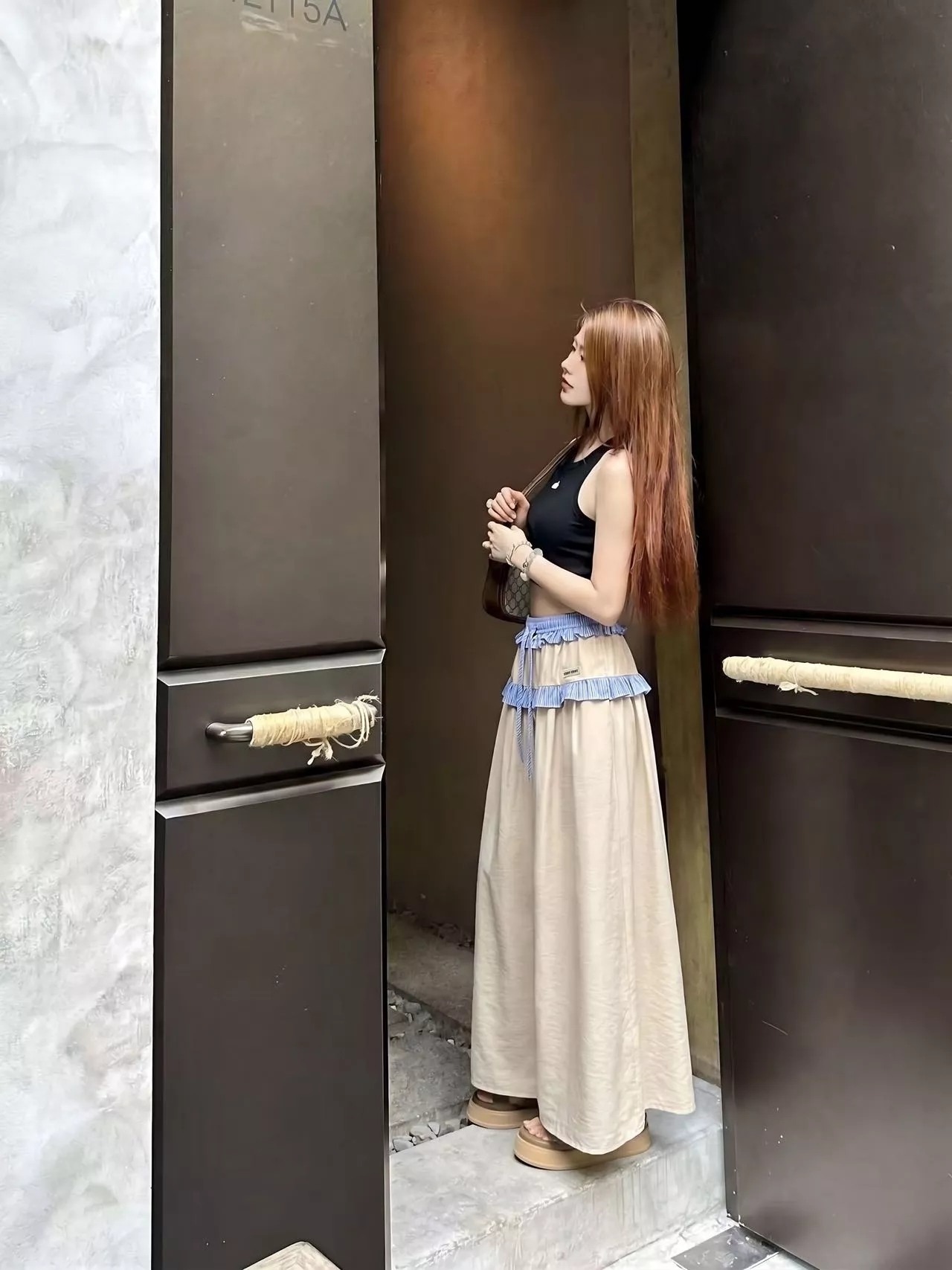 미우미우 배색 하이웨이스트 프릴 스커트 상세 이미지 15