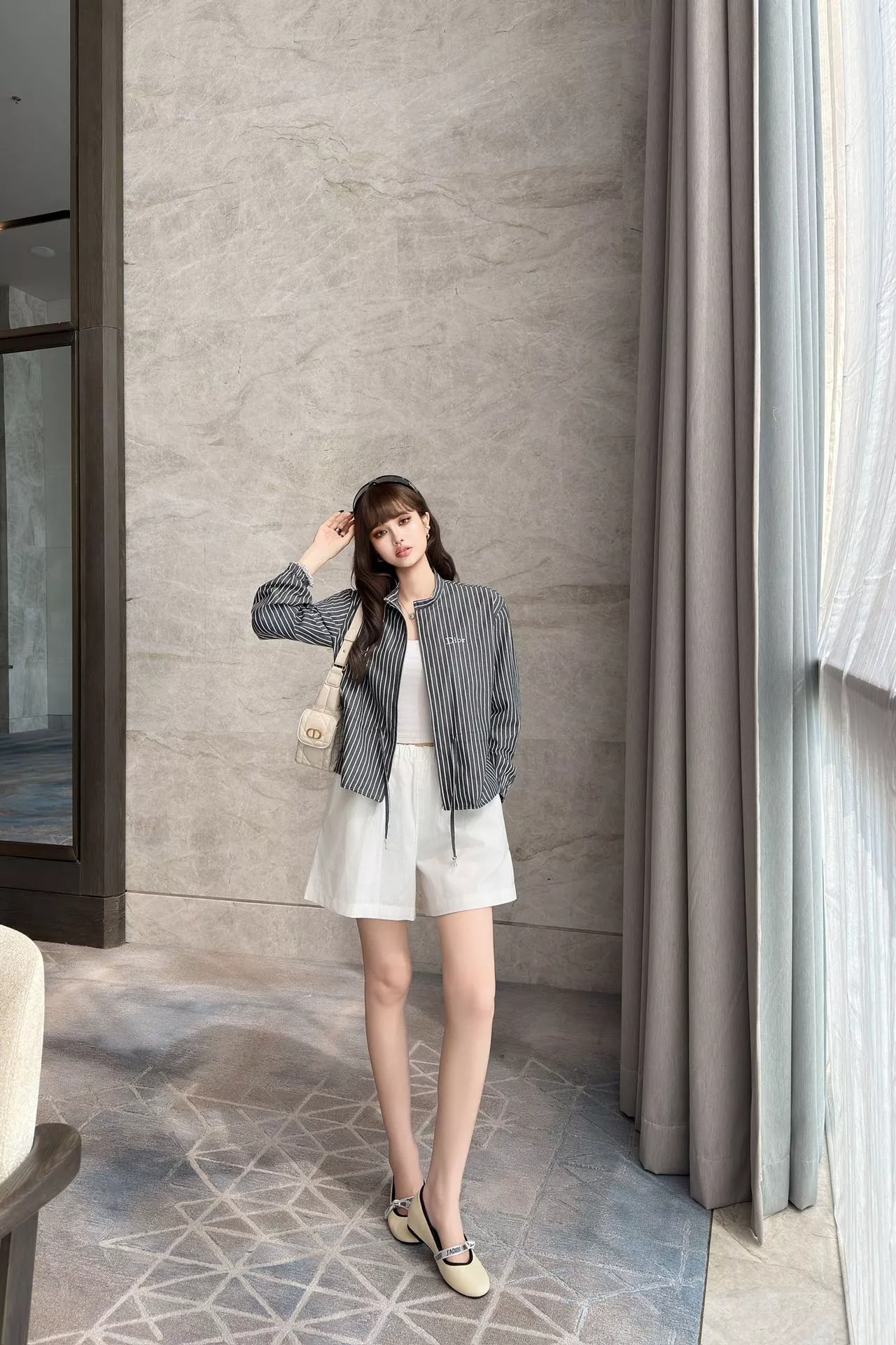 디올 스트라이프 스탠드칼라 드로스트링 긴소매 셔츠 상세 이미지 16