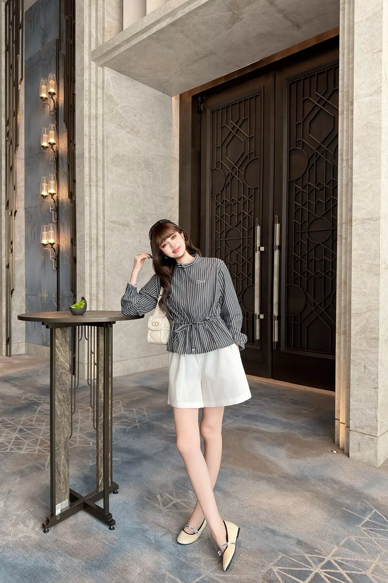 디올 스트라이프 스탠드칼라 드로스트링 긴소매 셔츠 상세 이미지 13