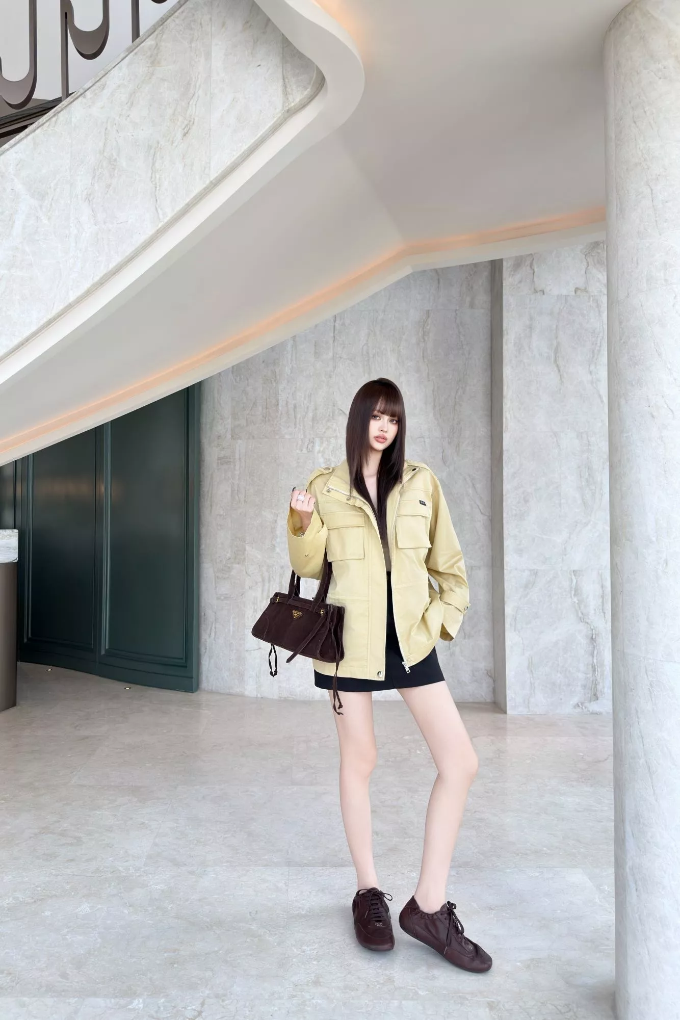 프라다 스탠드칼라 숏 아우터 상세 이미지 18