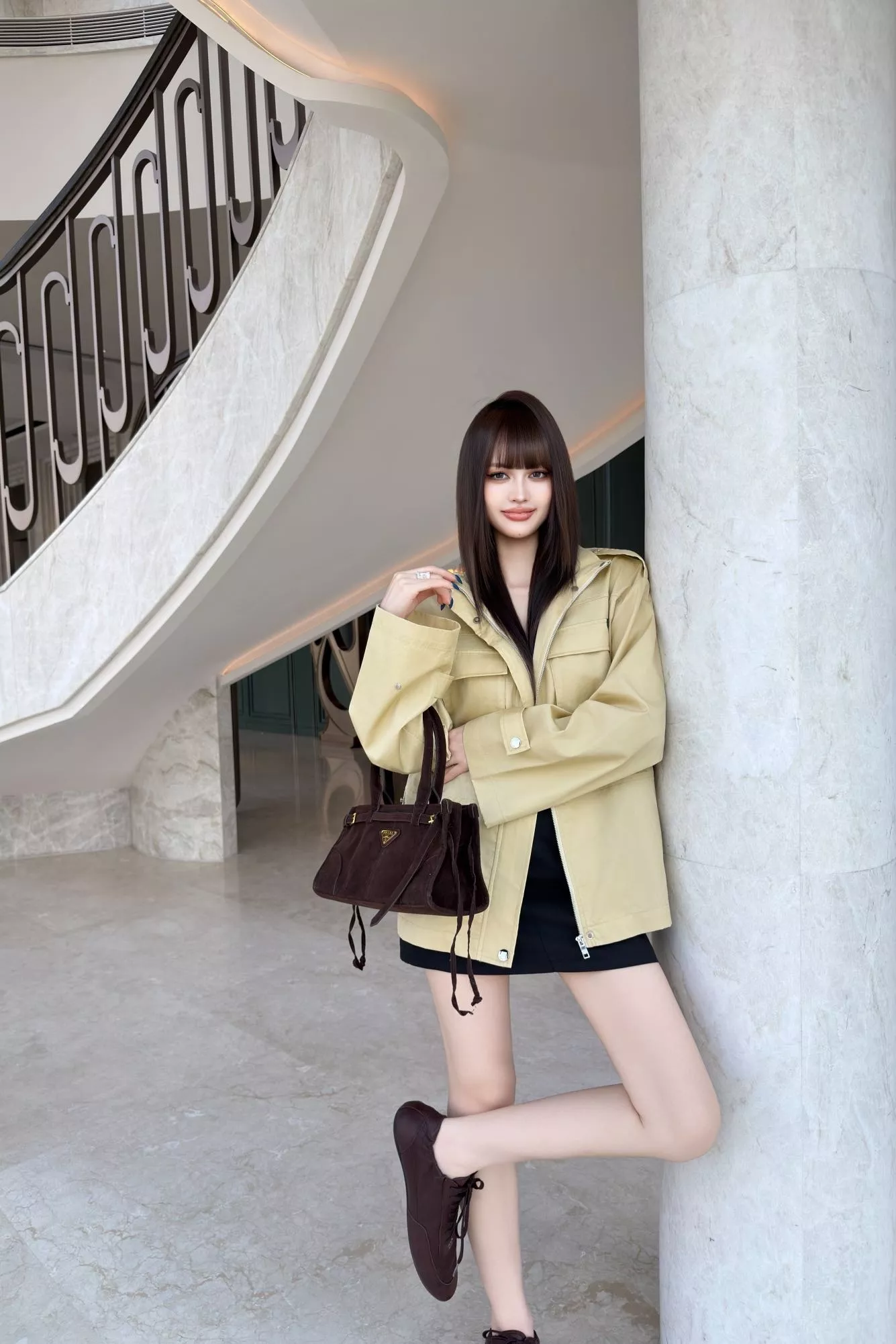 프라다 스탠드칼라 숏 아우터 상세 이미지 17