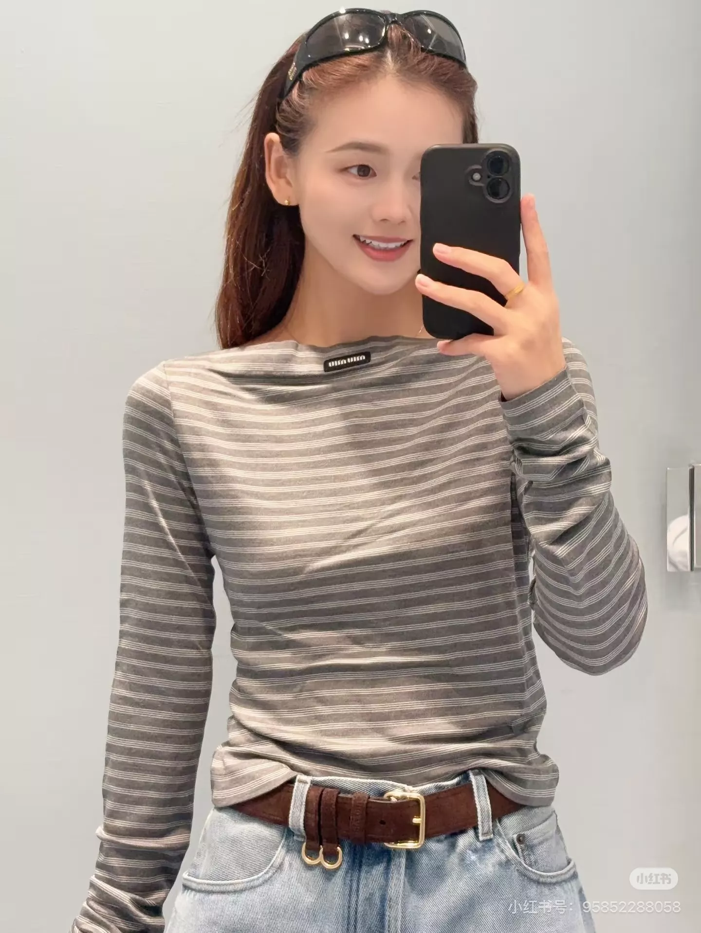 미우미우 오프숄더 스트라이프 긴소매 티셔츠 상세 이미지 31