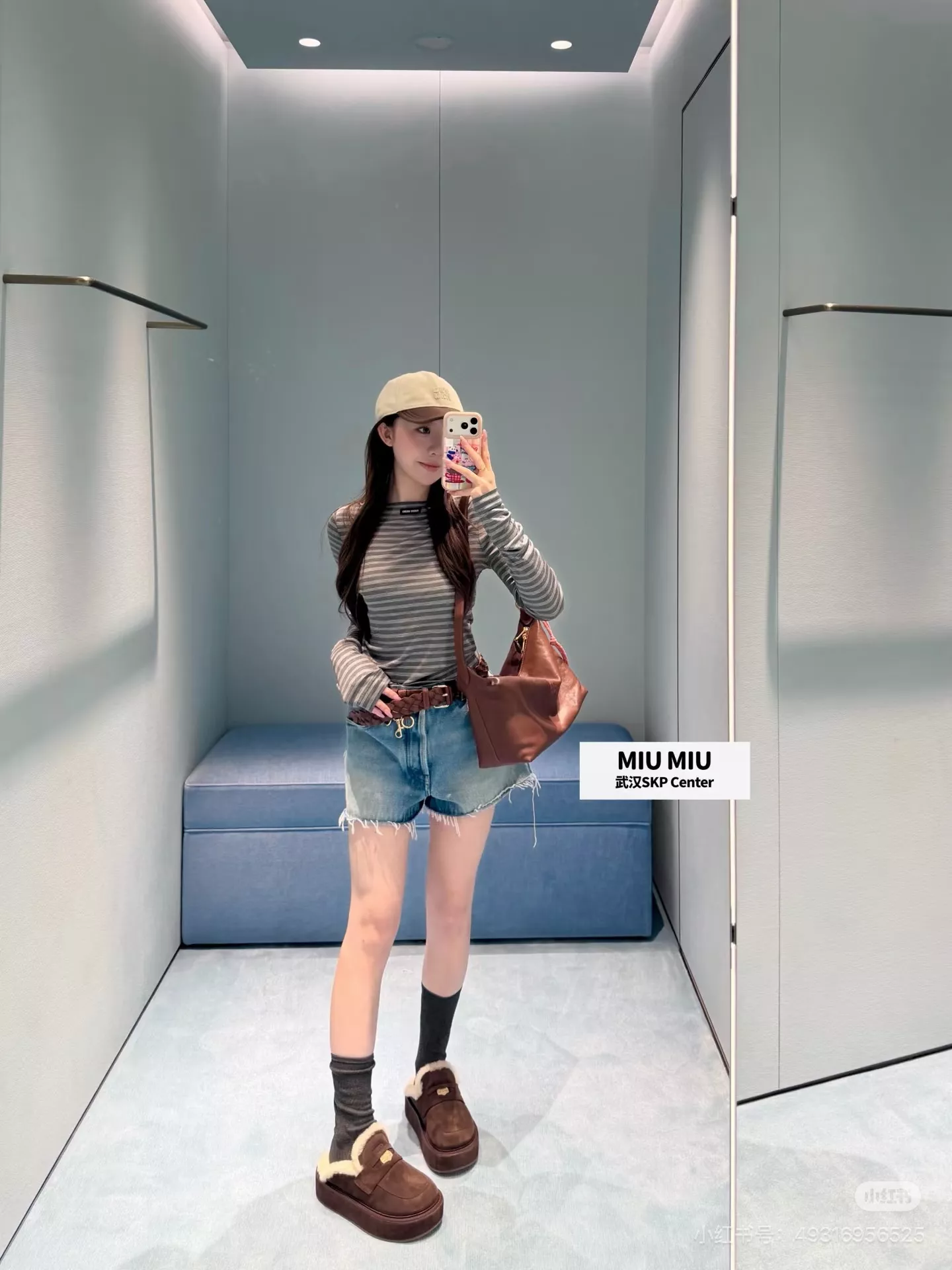 미우미우 오프숄더 스트라이프 긴소매 티셔츠 상세 이미지 36