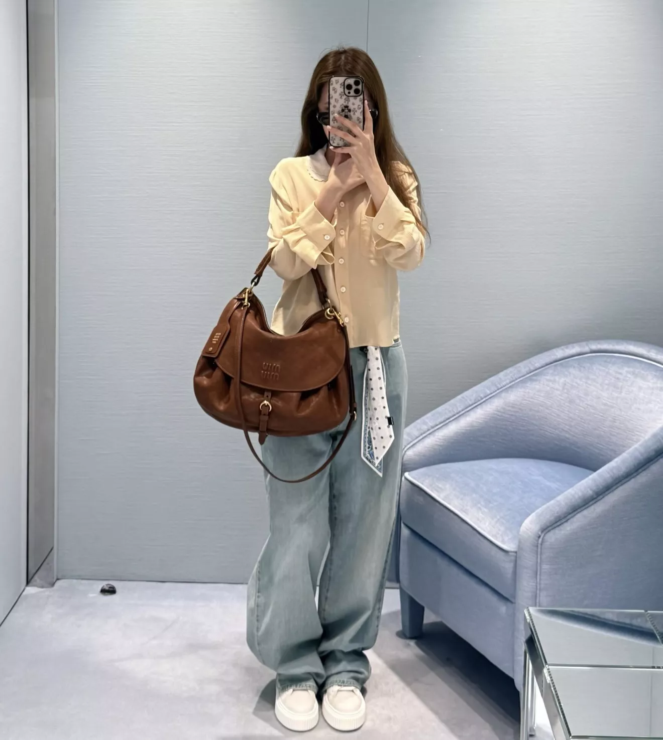 미우미우 실크 프릴 빅카라 긴소매 블라우스 상세 이미지 11