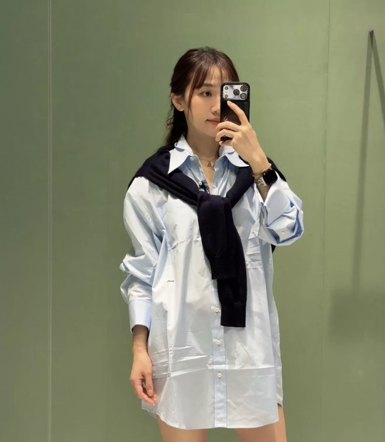 프라다 로고 자수 탈부착 칼라 긴소매 셔츠 상세 이미지 11