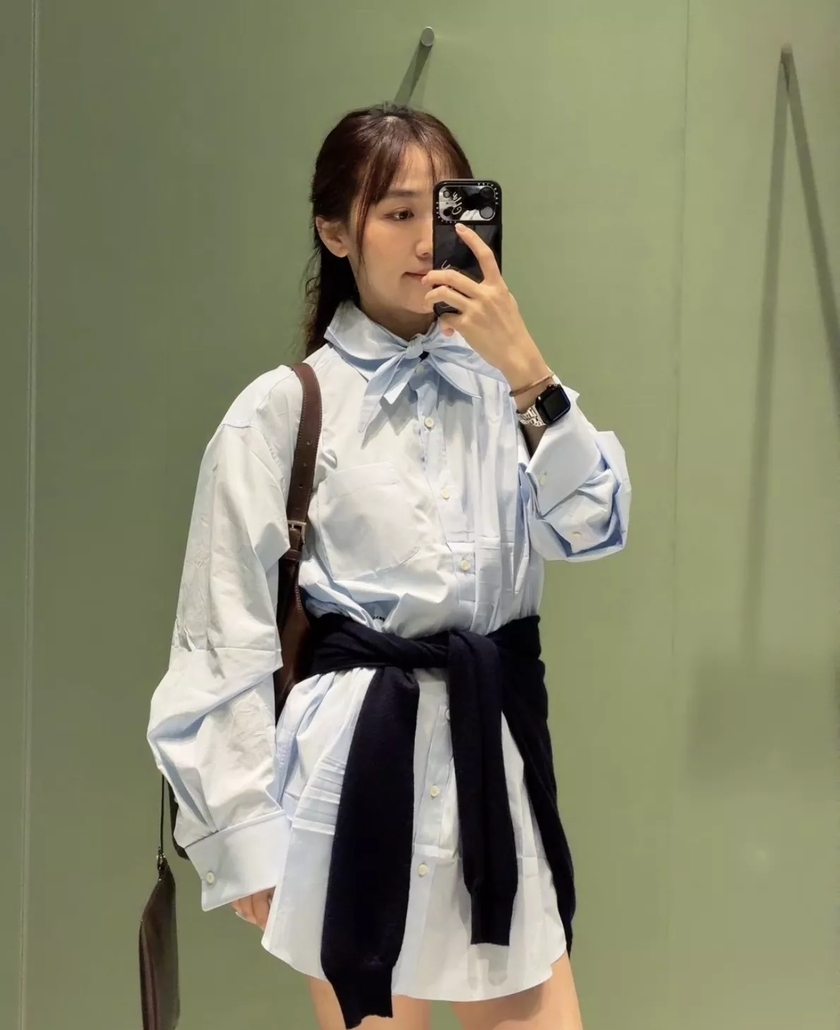 프라다 로고 자수 탈부착 칼라 긴소매 셔츠 상세 이미지 13