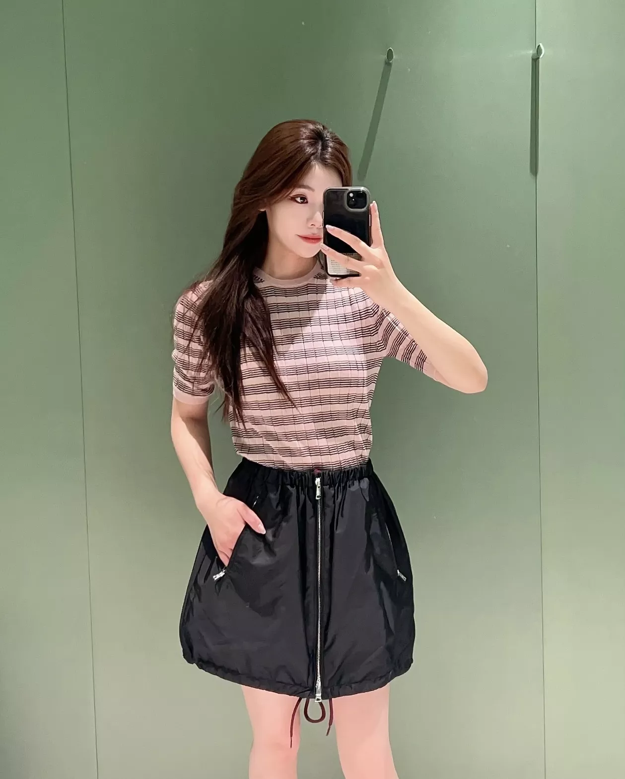 프라다 리나일론 배색 스트링 카고 미니 스커트 상세 이미지 15