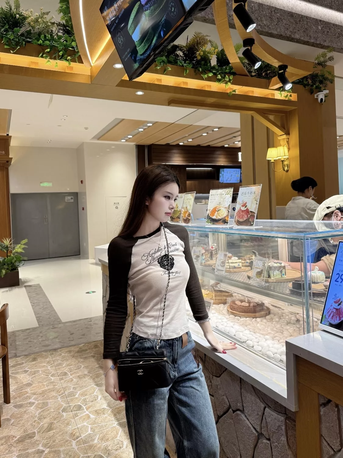 아크네스튜디오 배색 래글런 리브드 크롭 긴소매 티셔츠 상세 이미지 32