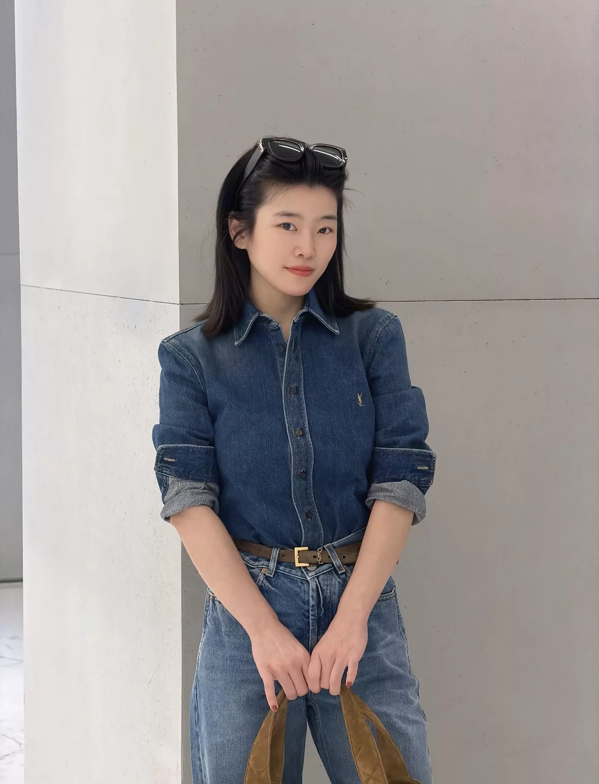 입생로랑 골드 로고 자수 크롭 데님 셔츠 상세 이미지 30