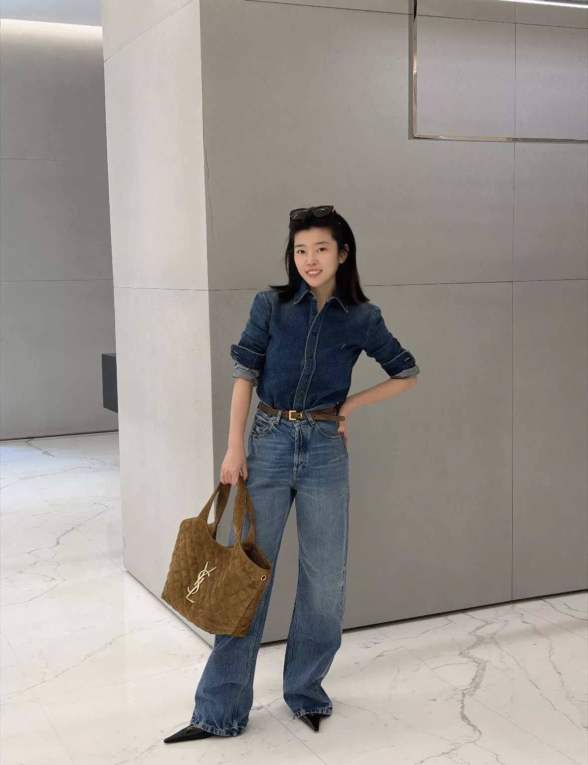 입생로랑 골드 로고 자수 크롭 데님 셔츠 상세 이미지 31