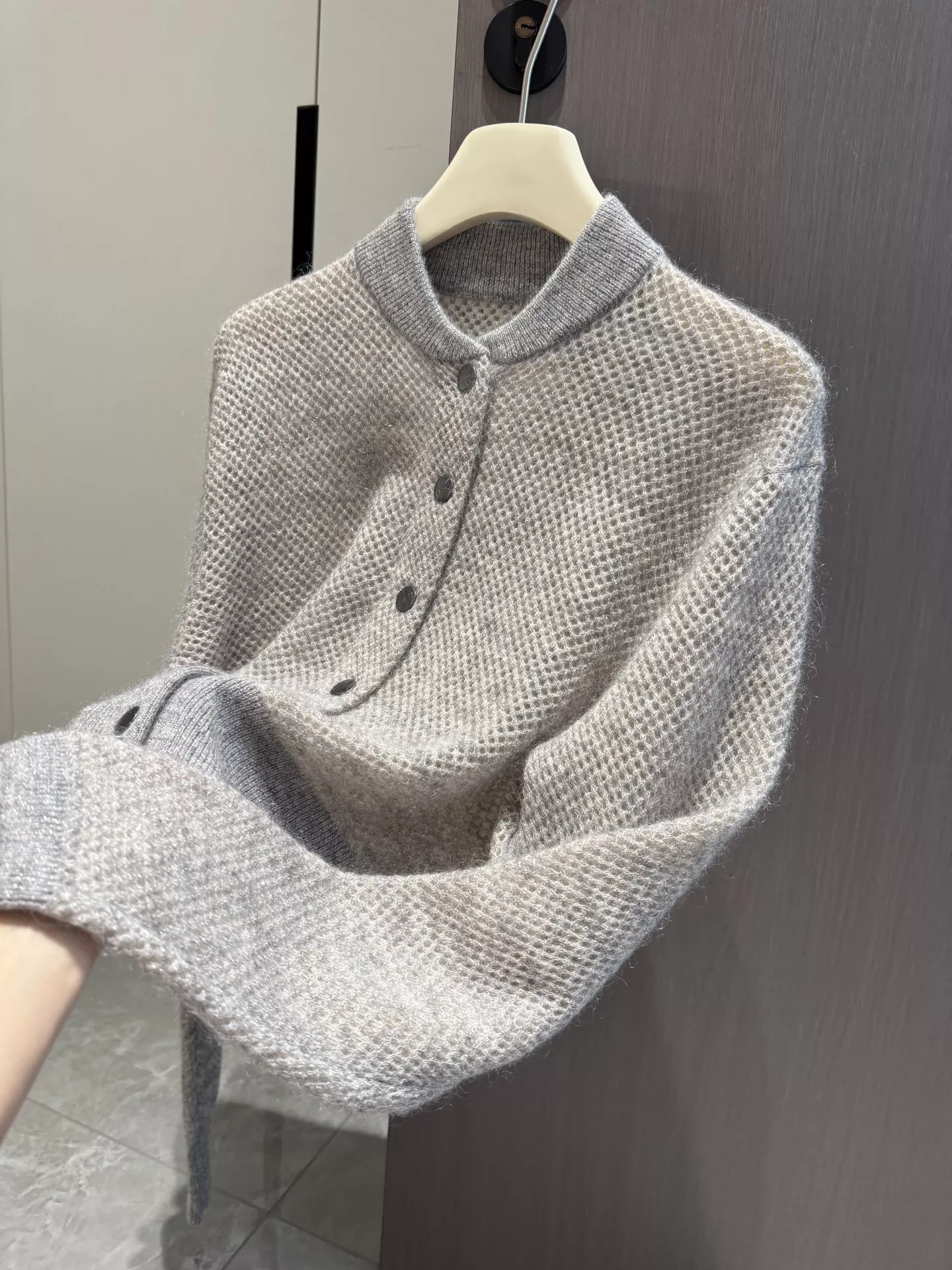 브루넬로쿠치넬리 멜란지 펀칭 니트 긴소매 가디건 상세 이미지 6