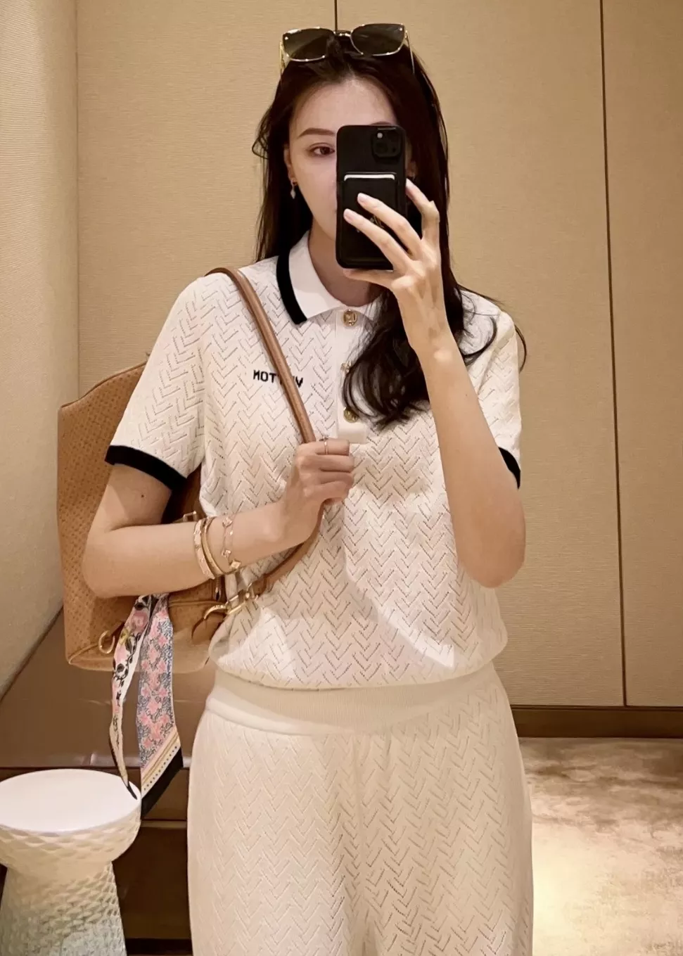 루이비통 펀칭 배색 카라 니트 티셔츠 상세 이미지 49