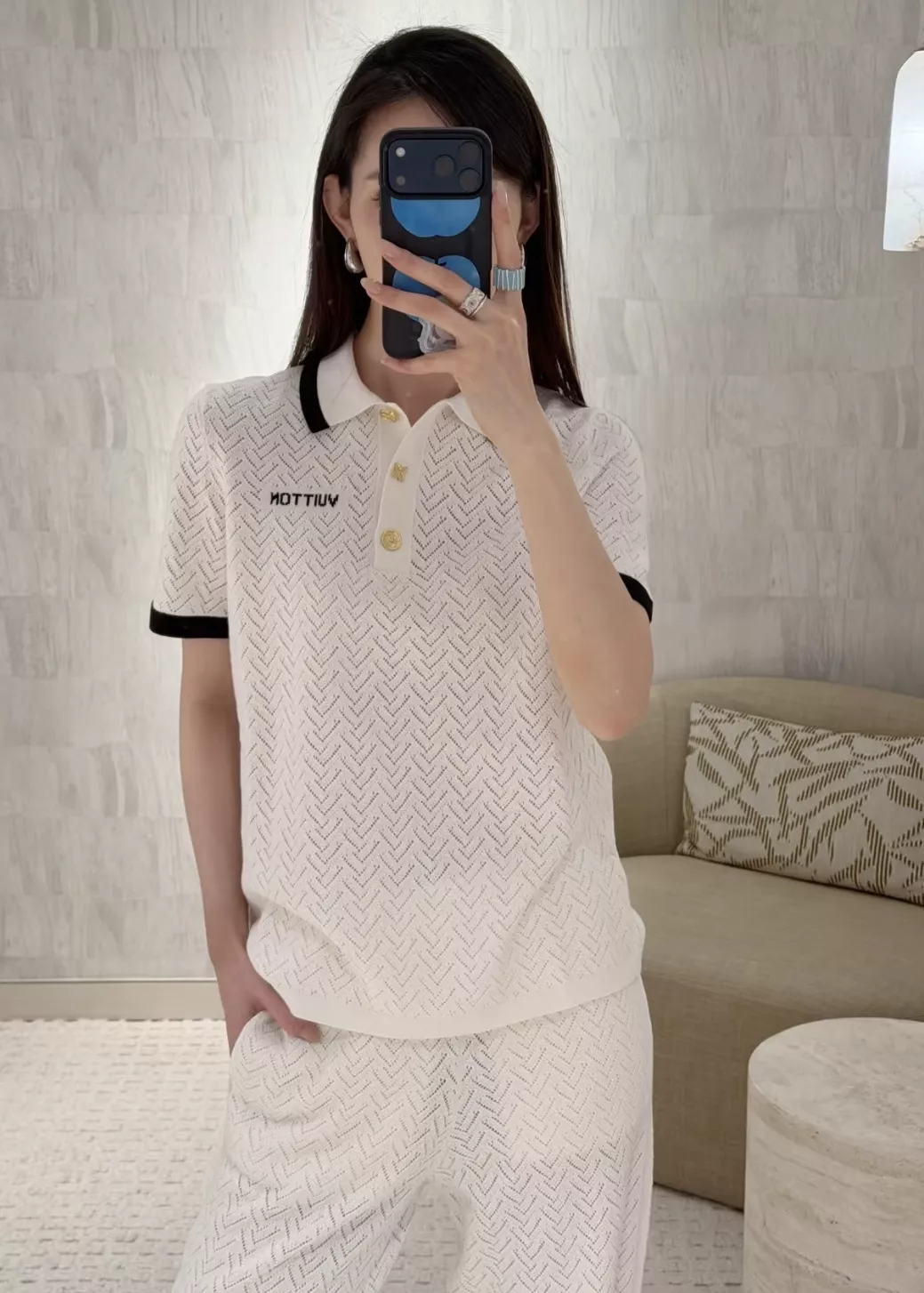 루이비통 펀칭 배색 카라 니트 티셔츠 상세 이미지 41