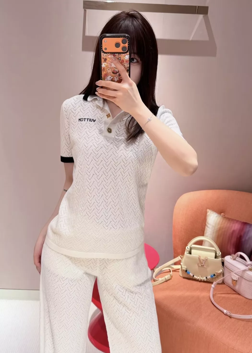 루이비통 펀칭 배색 카라 니트 티셔츠 상세 이미지 39