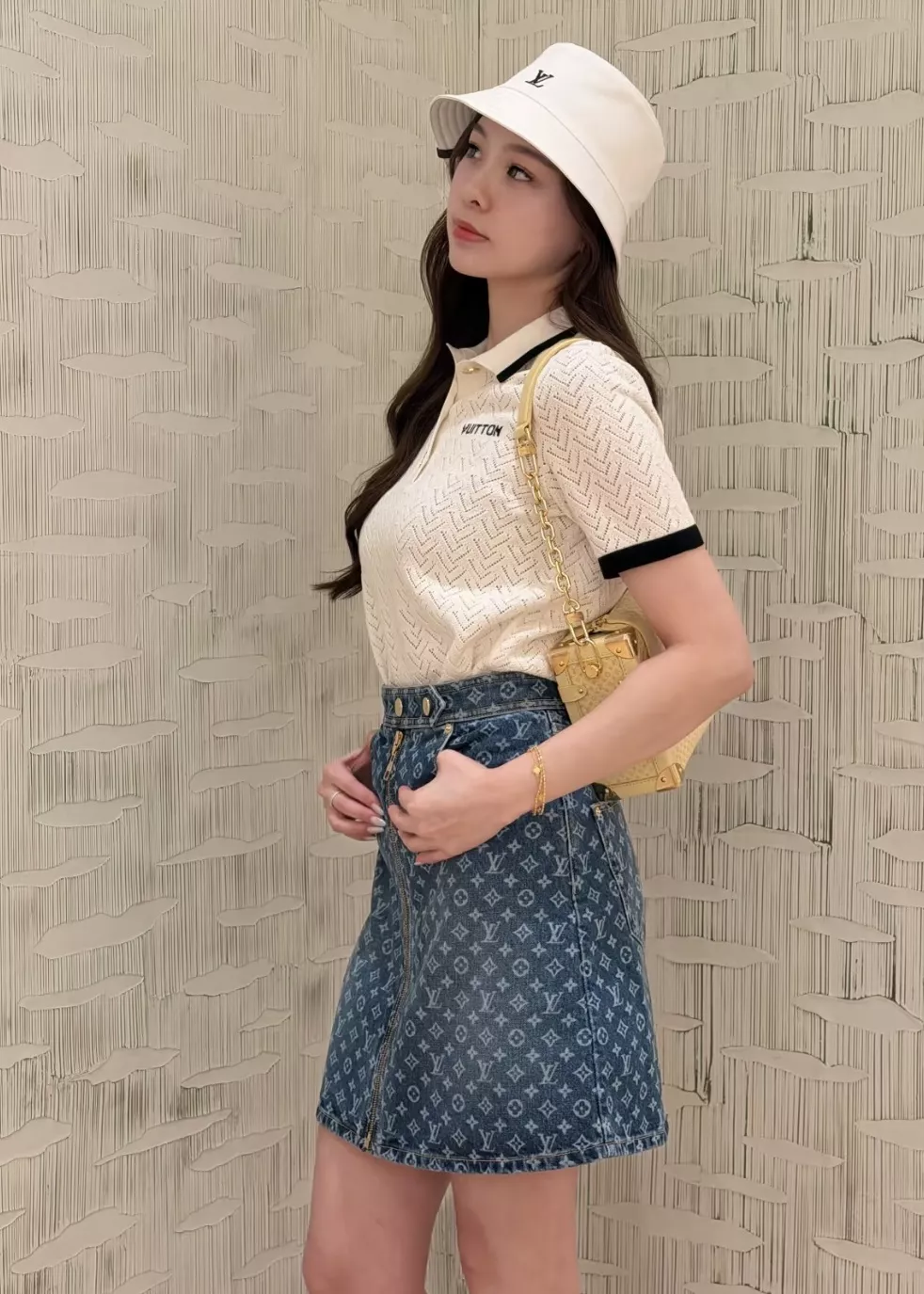 루이비통 펀칭 배색 카라 니트 티셔츠 상세 이미지 46