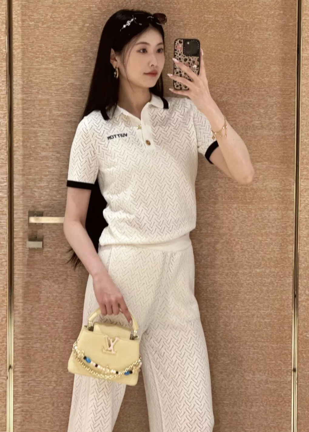 루이비통 펀칭 배색 카라 니트 티셔츠 상세 이미지 42