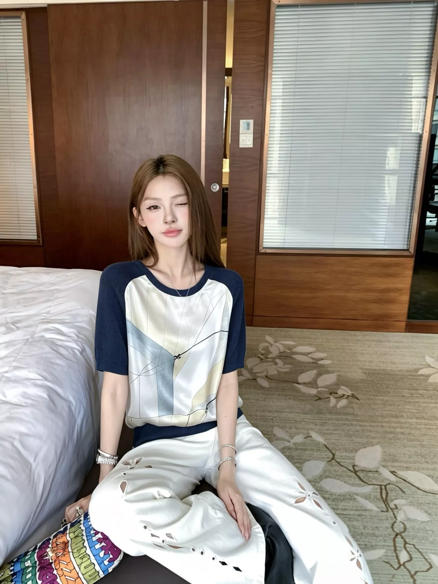 로로피아나 실크 배색 워터컬러 기하학 반소매 니트 상세 이미지 12