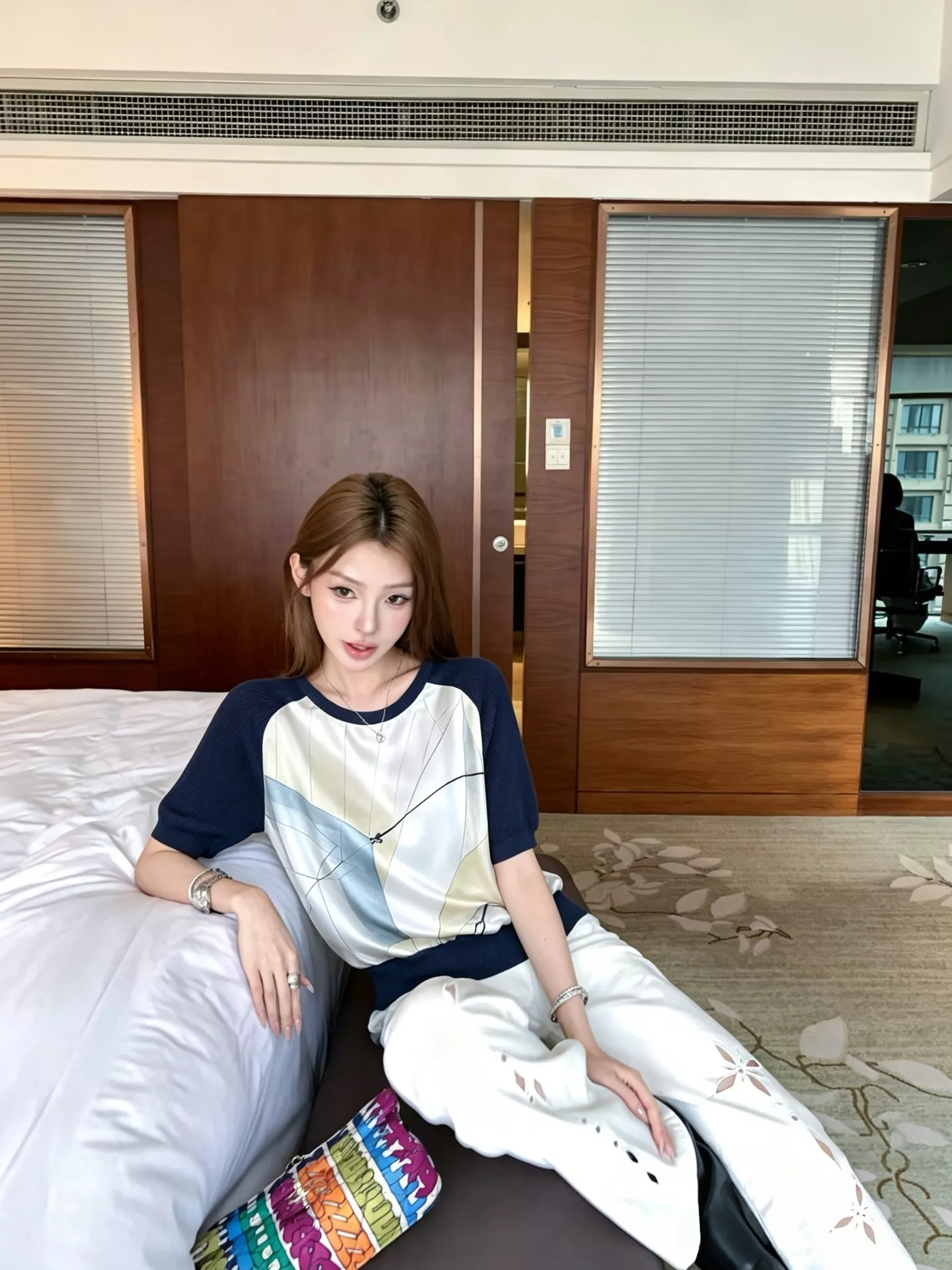 로로피아나 실크 배색 워터컬러 기하학 반소매 니트 상세 이미지 10