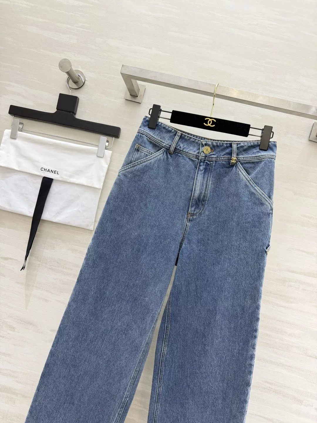 샤넬 사이드 가죽 패치 데님 팬츠 상세 이미지 2
