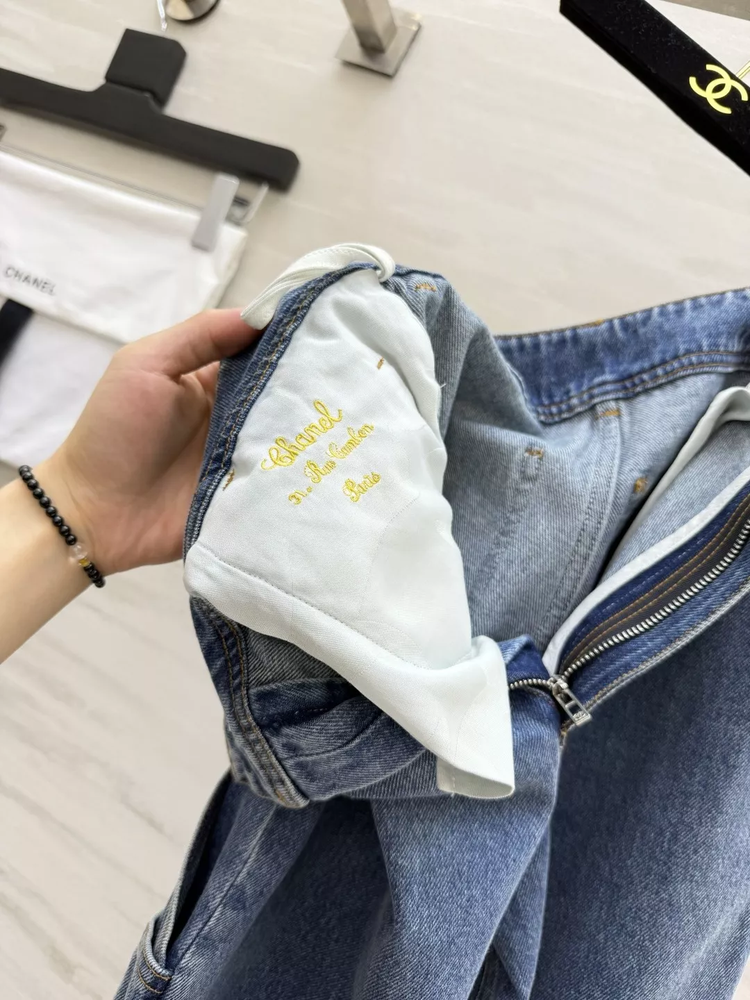 샤넬 사이드 가죽 패치 데님 팬츠 상세 이미지 8