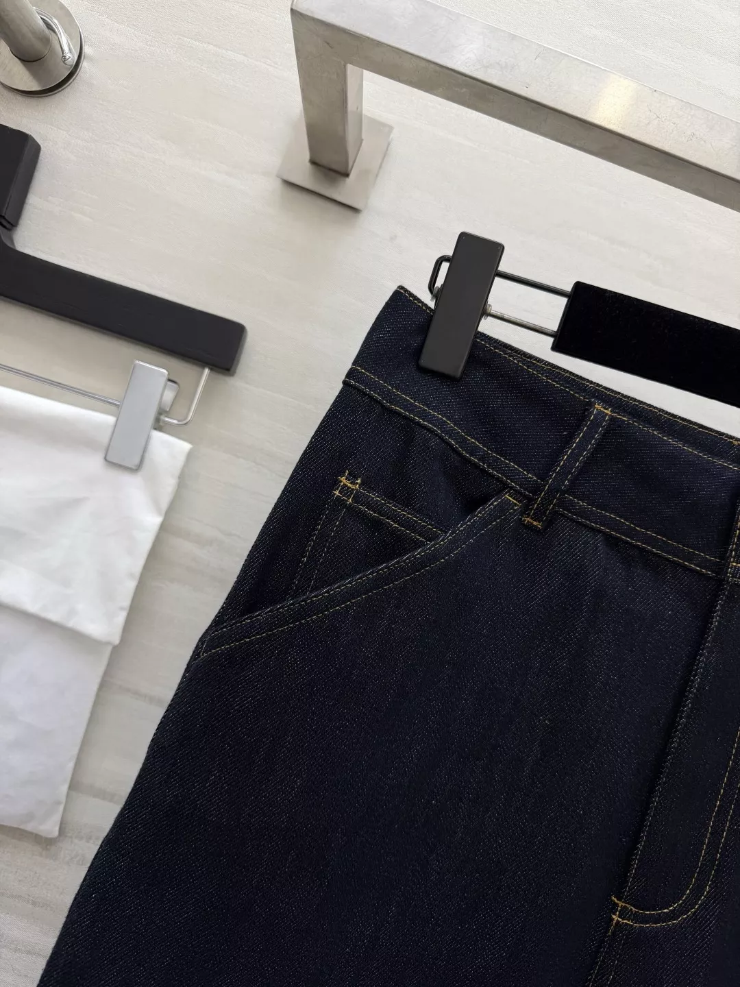 샤넬 사이드 가죽 패치 데님 팬츠 상세 이미지 29