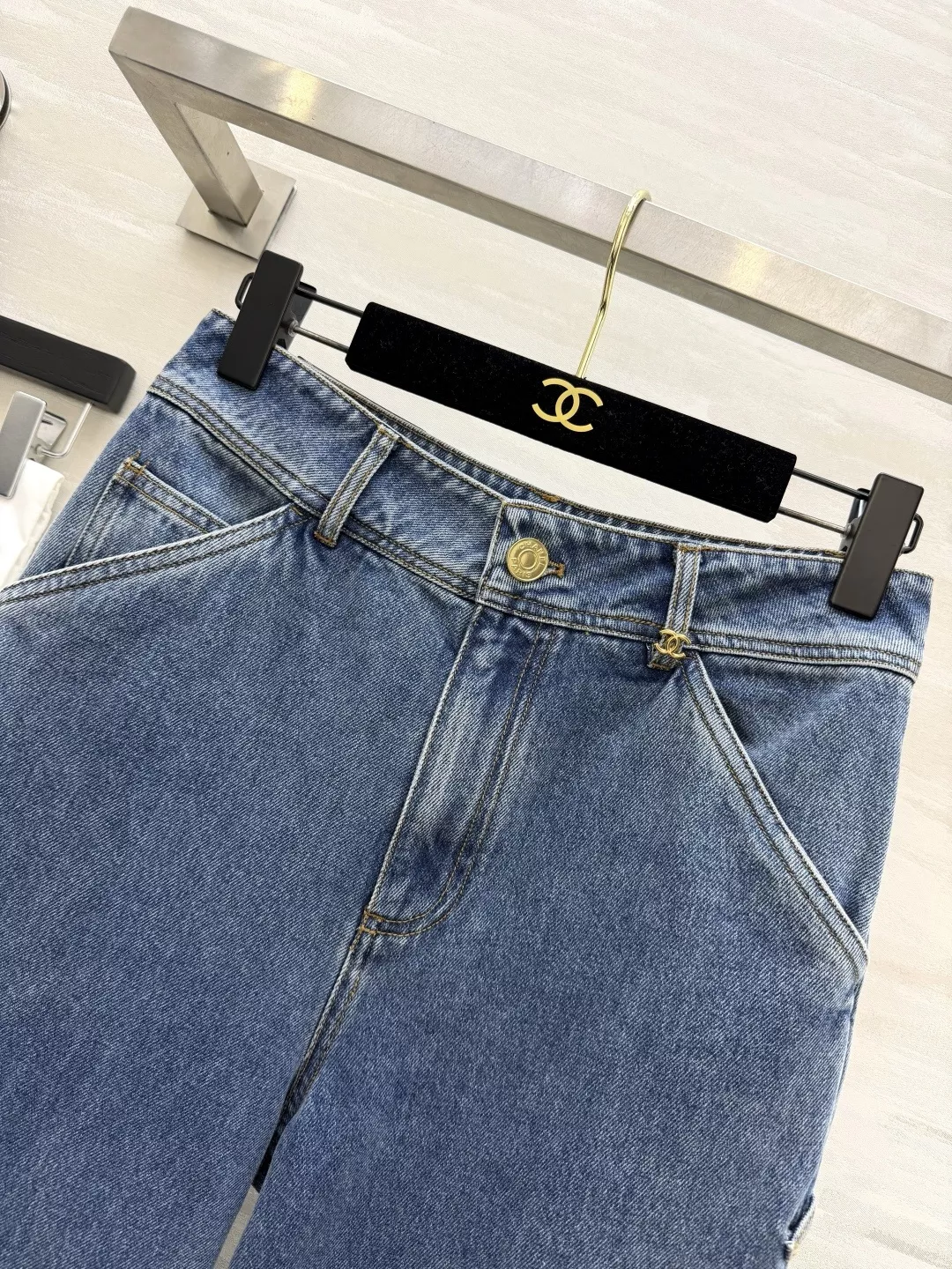 샤넬 사이드 가죽 패치 데님 팬츠 상세 이미지 5