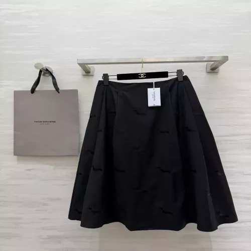 톰브라운 닥스훈트 자수 에이라인 플레어 스커트