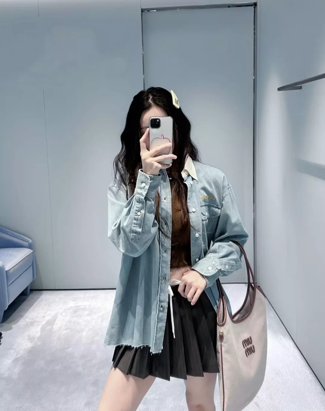 미우미우 배색 화이트 칼라 워싱 데님 셔츠 상세 이미지 12