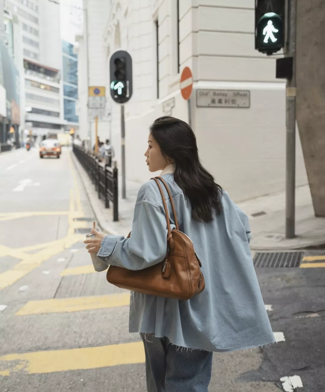 미우미우 배색 화이트 칼라 워싱 데님 셔츠 상세 이미지 17