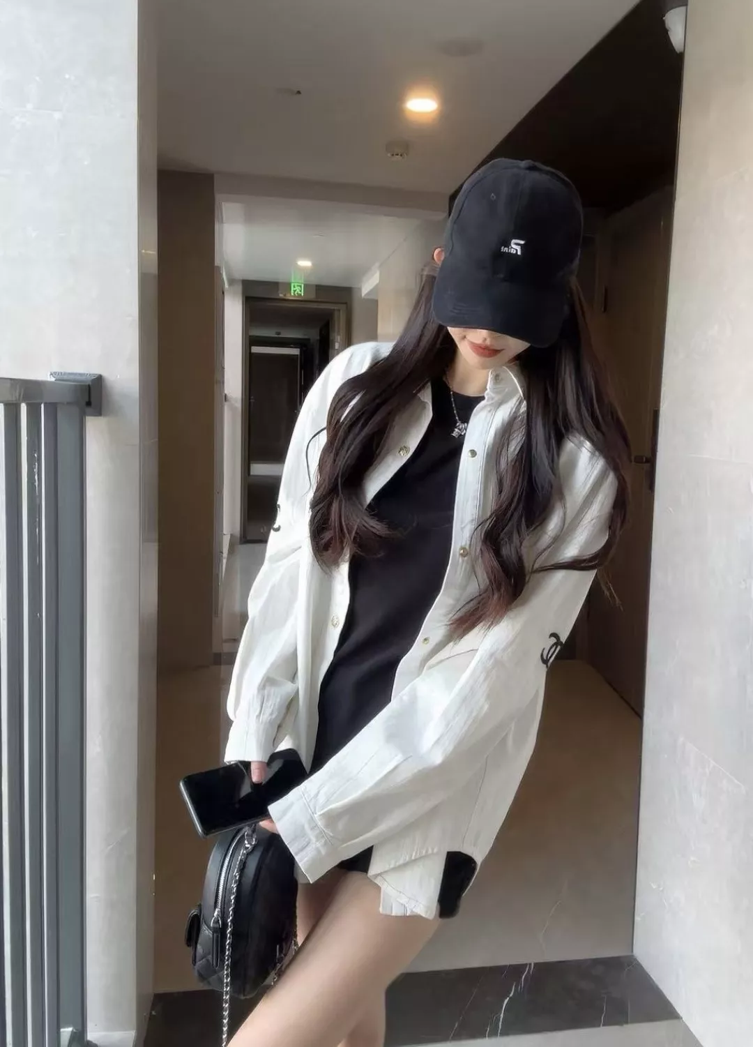 샤넬 클래식 코튼 버튼 포켓 셔츠 상세 이미지 10