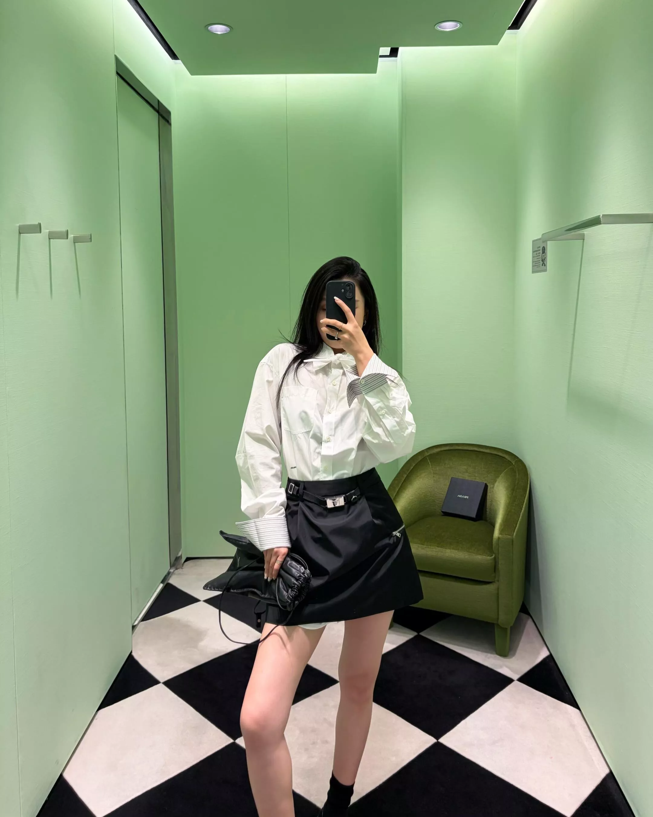 프라다 화이트 배색 기하학 소매 긴소매 셔츠 상세 이미지 6