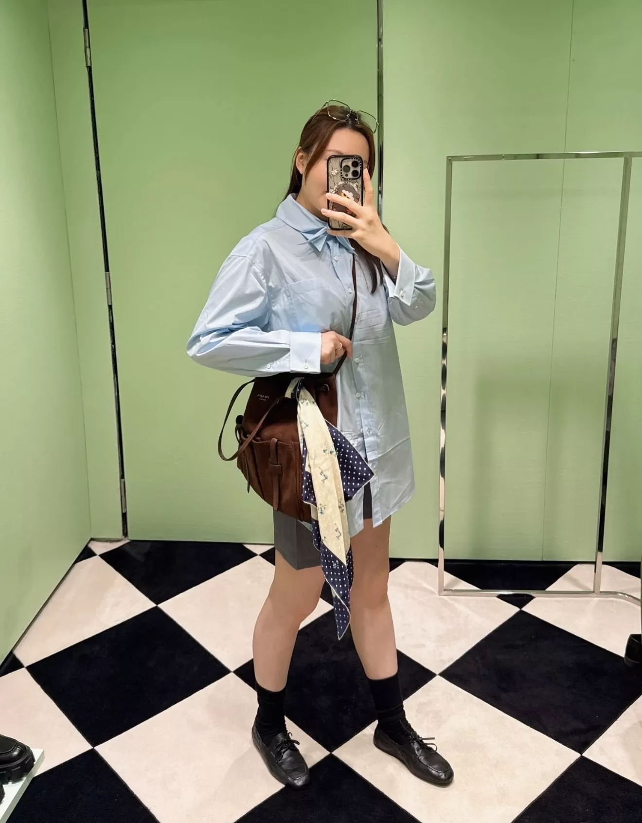 프라다 리본 칼라 자수 플리츠 긴소매 셔츠 상세 이미지 8