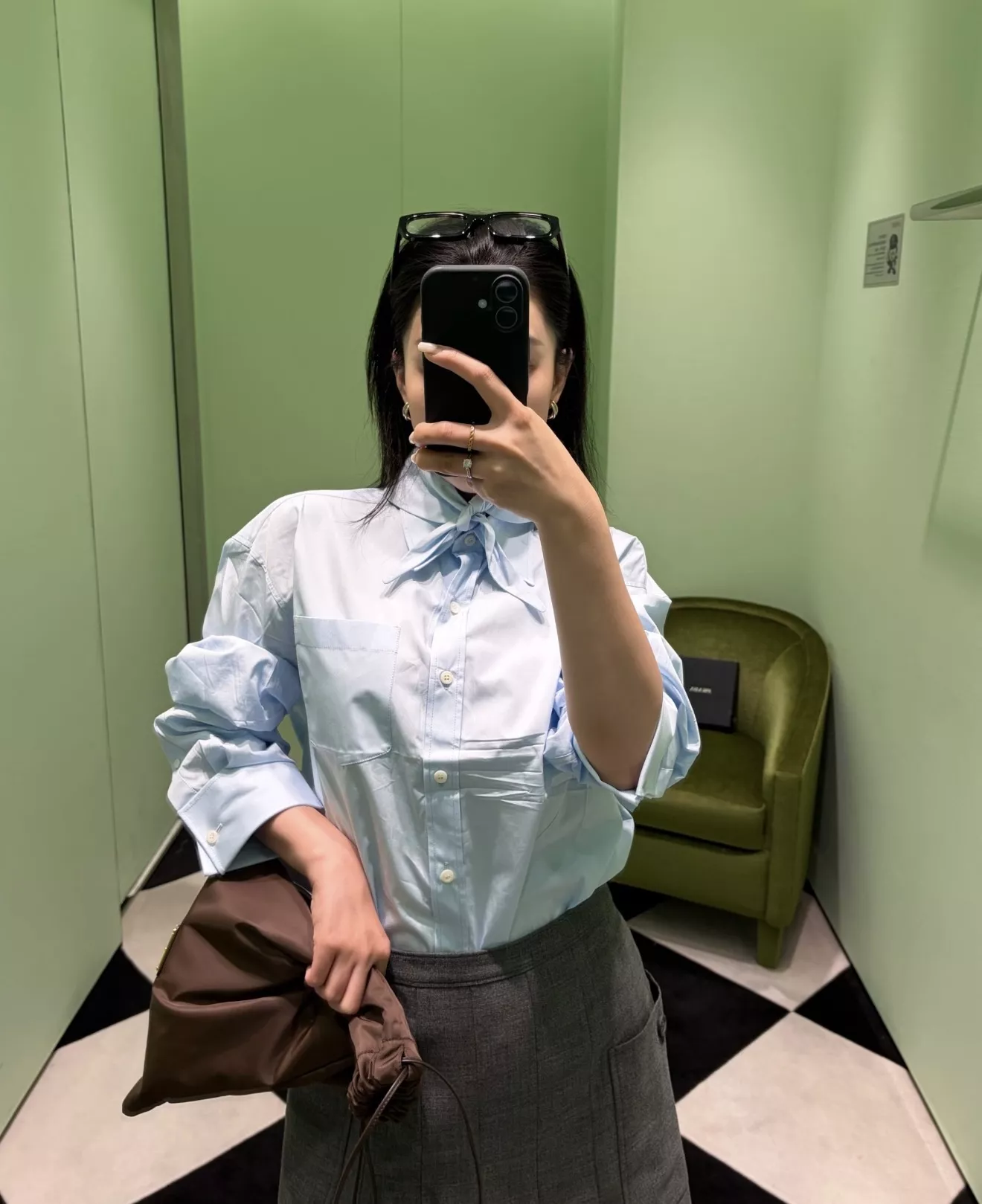 프라다 리본 칼라 자수 플리츠 긴소매 셔츠 상세 이미지 2