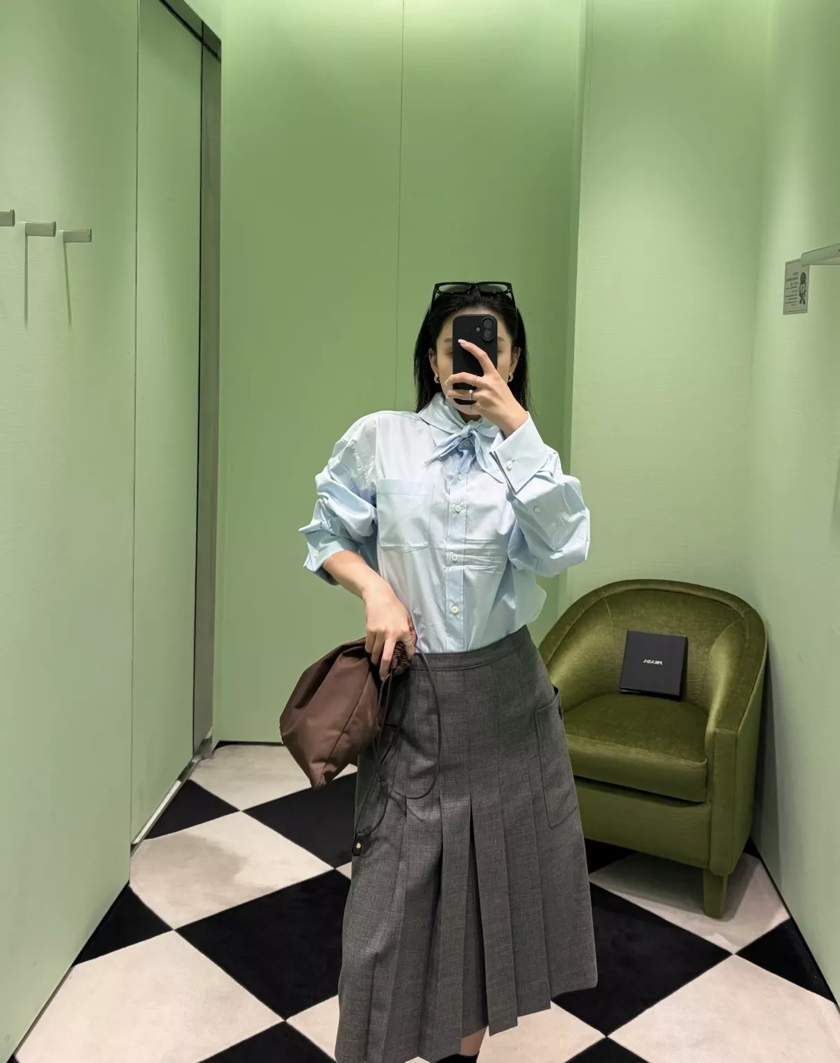프라다 리본 칼라 자수 플리츠 긴소매 셔츠 상세 이미지 3