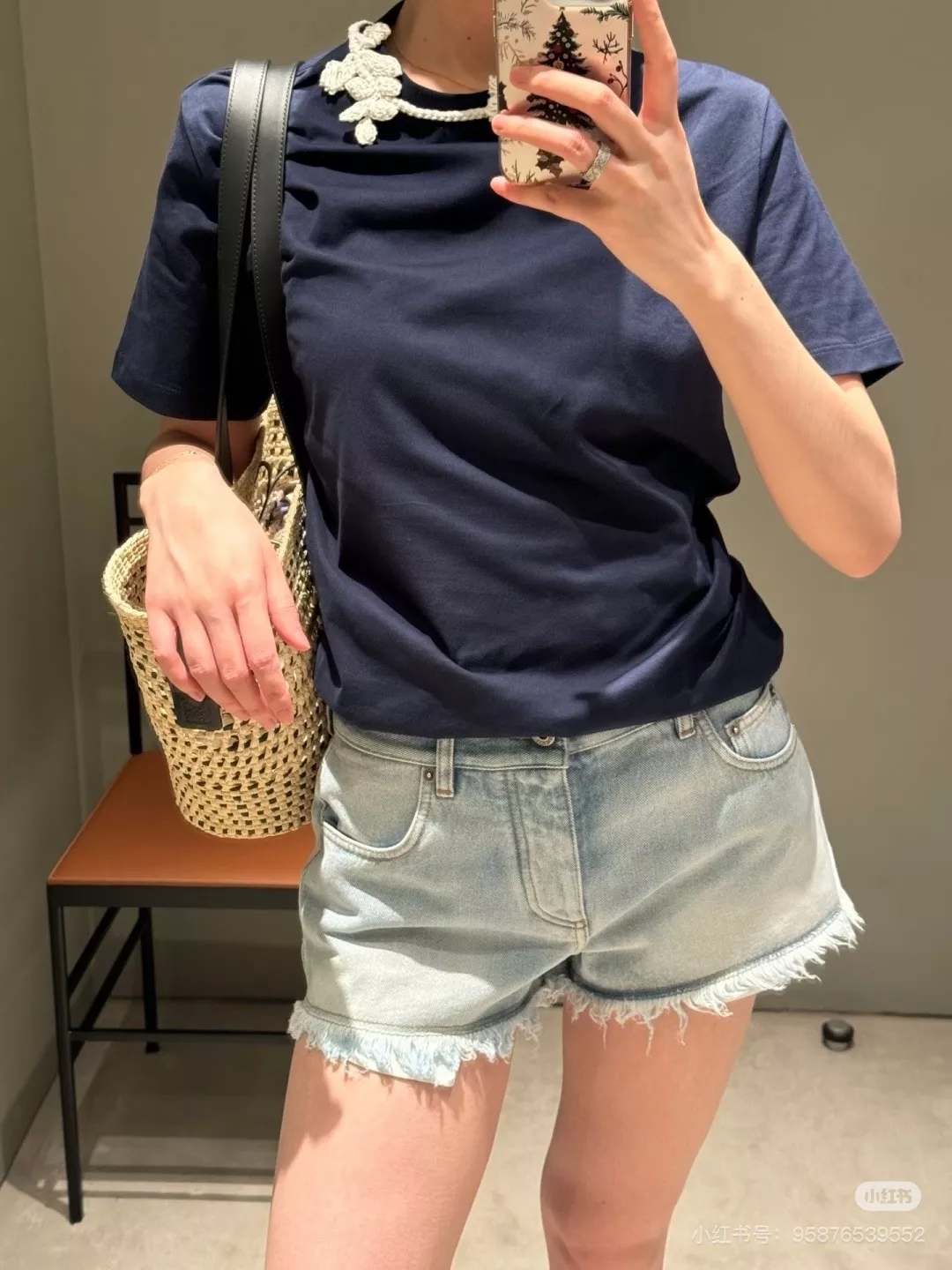 로에베 콘트라스트 자수 워싱 데님 하프 팬츠 상세 이미지 5