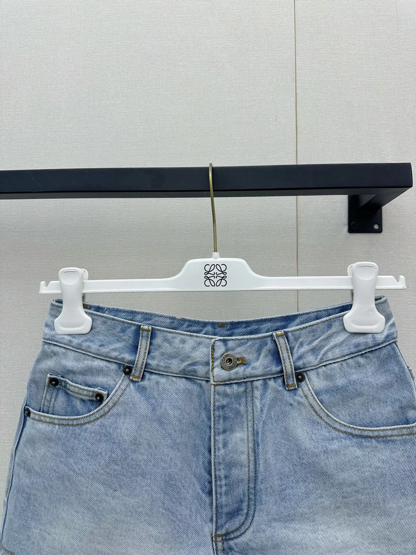 로에베 콘트라스트 자수 워싱 데님 하프 팬츠 상세 이미지 11