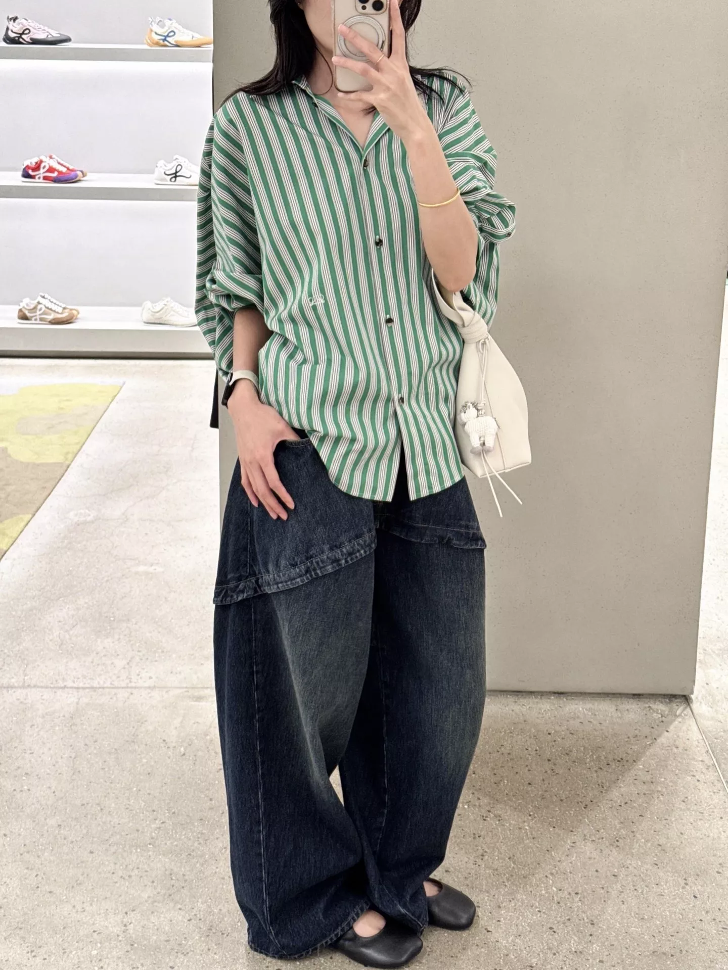 로에베 스트라이프 자수 포인트 오버핏 긴소매 셔츠 상세 이미지 3