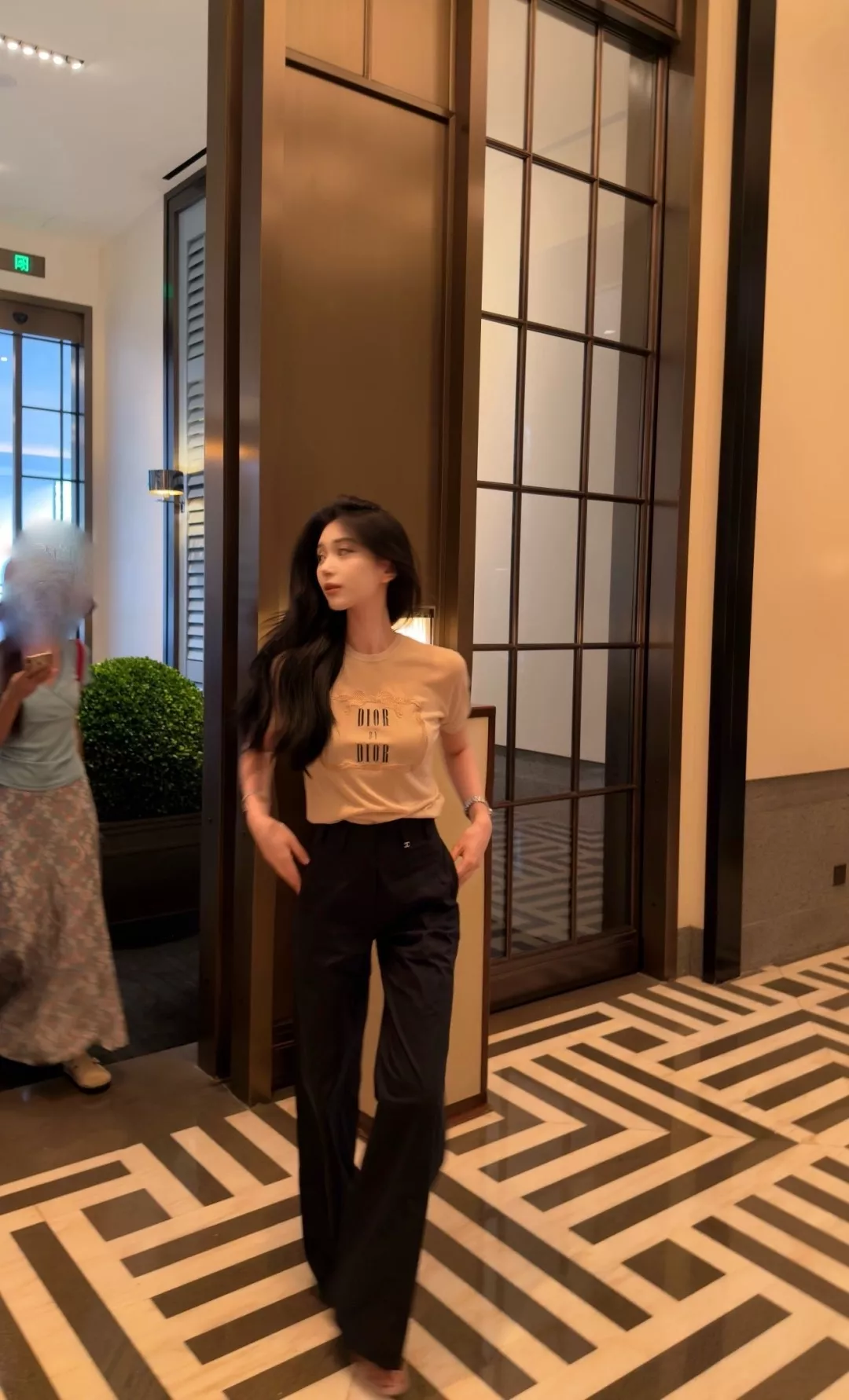 디올 레터 자수 라운드넥 반소매 니트 상세 이미지 7